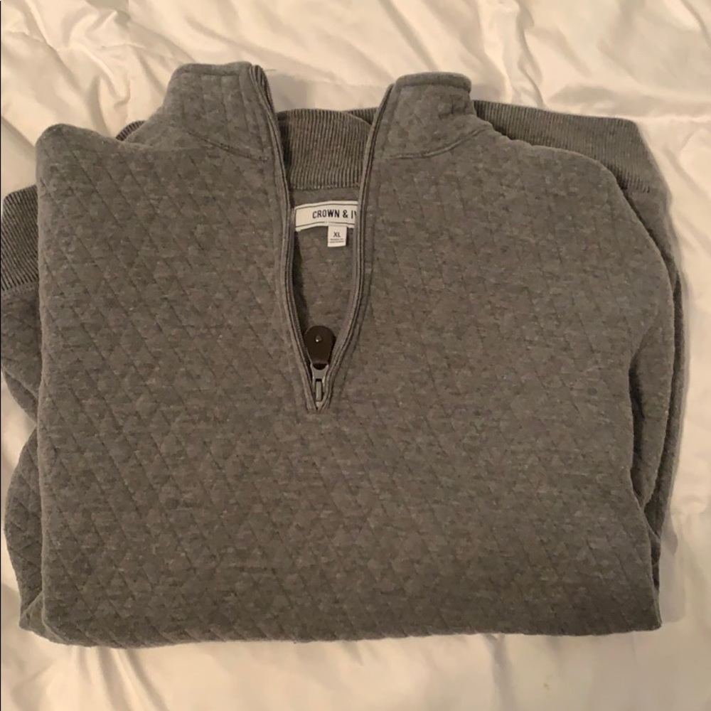 Crown & Ivy men’s 1/4 zip sweater